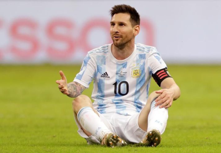 Lionel Messi freistar þess að vinna titil með argentínska landsliðinu á meðan að heimsbyggðin bíður eftir því að vita hvar hann spilar á næstu leiktíð.