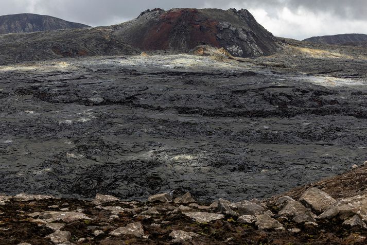 Stórvarasamt getur verið að ganga á gamla hrauninu, ekki síst vegna áhrifa þrýstings frá nýja hrauninu.