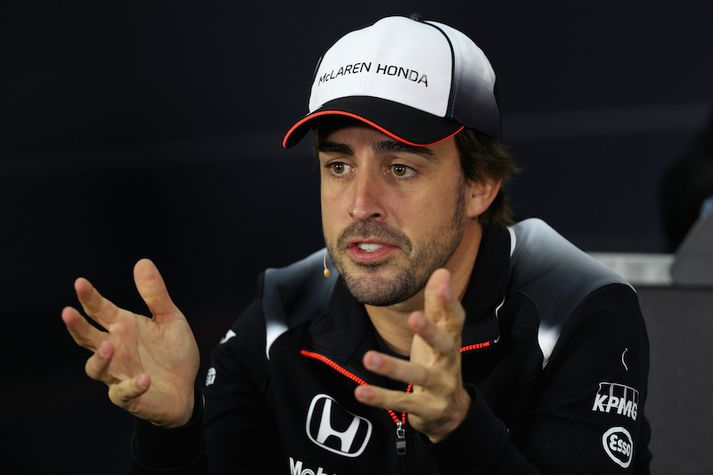 Fernando Alonso hefur fengið keppnisleyfi, gegn því að hann standist skoðanir eftir fyrstu æfingu.