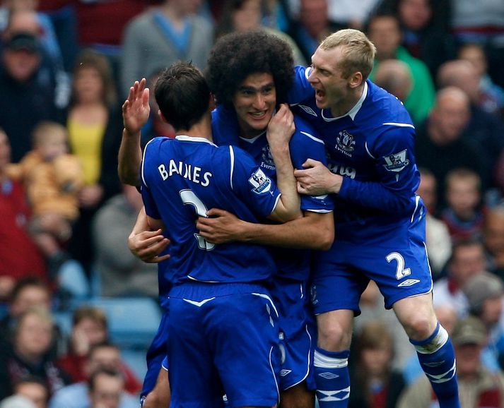 Fellaini og Baines fagna.