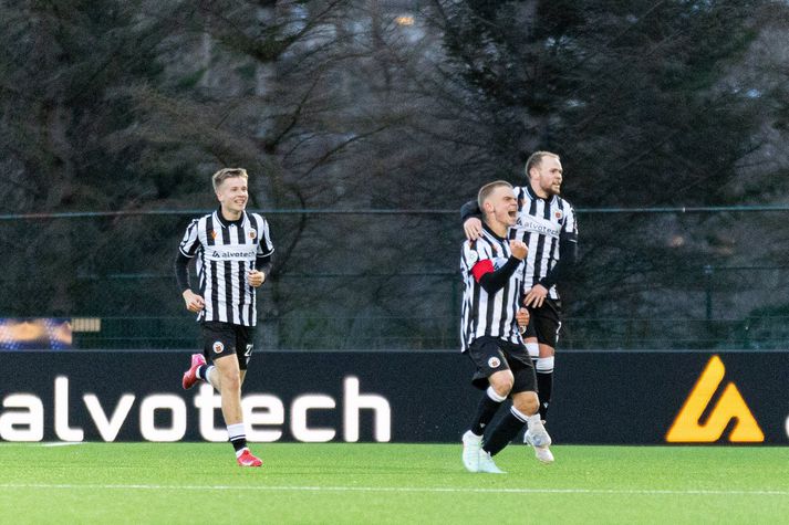 Jóhannes Kristinn Bjarnason fagnar eftir að hafa skorað jöfnunarmarkið úr vítaspyrnu í uppbótartíma. Hann hefði þó átt að taka aukaspyrnu. 