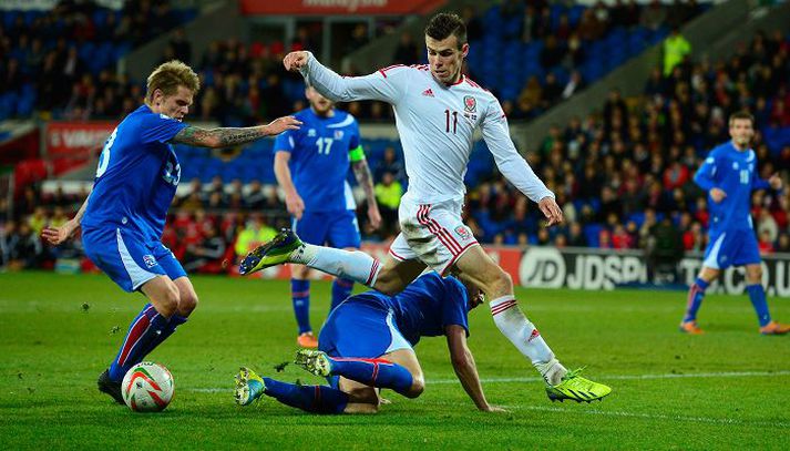 Gareth Bale á ferðinni í leiknum á móti Íslandi í Cardiff í Wales í mars.