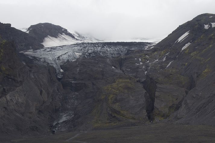 Gígjökull eins og hann leit út þegar Benedikt fór hjá í sumar. Gosið í Eyjafjallajökli tók sinn toll af skriðjöklinum og breytti ásýnd hans og umhverfi verulega.