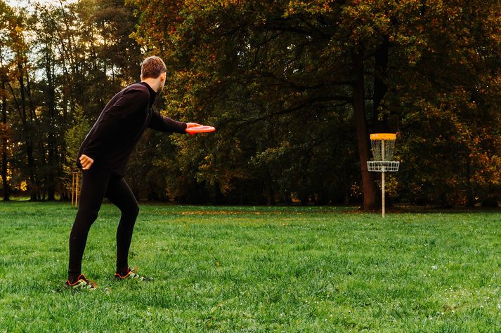 Árásin var framin við frisbýgolfvöll. Þessi frisbýgolfari tengist henni ekki.