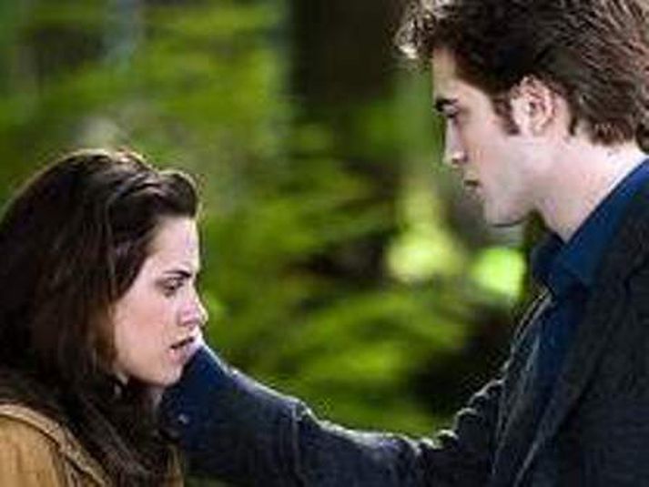 new moon Kirsten Stewart og Robert Pattinson fara með aðalhlutverkin í The Twilight Saga: New Moon,