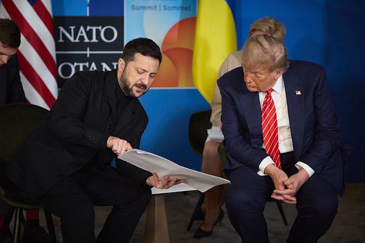 Selensky upplýsir Trump um stöðu mála í Úkraínu á fund þeirra í Haag í dag.