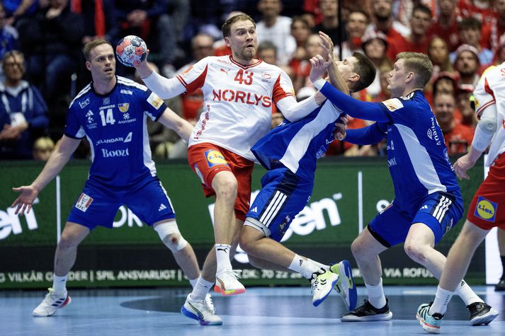 Simon Pytlick sækir að íslensku vörninni í kvöld. Hann hrósaði íslenska liðinu eftir leikinn.