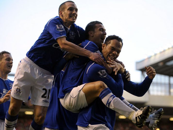 Joleon Lescott fagnar hér einu marka sinna fyrir Everton.
