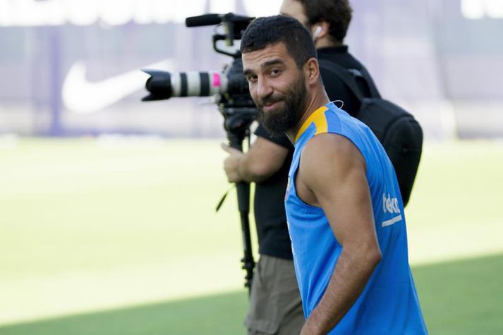 Turan æfir bara með Barcelona.
