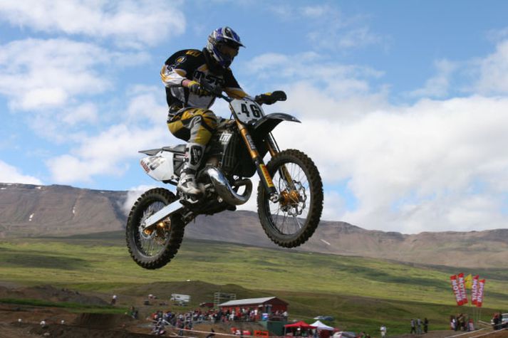 Kári Jónsson á flugi í motocrossmótinu á Akureyri 2005.