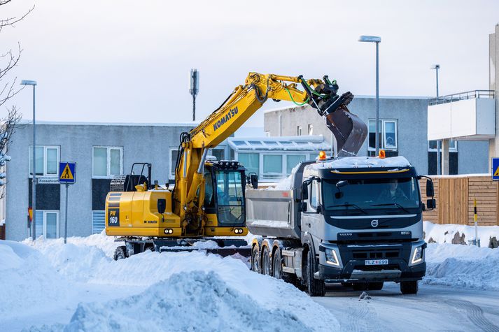 Snjómoksturstæki að störfum í febrúar á síðasta ári á höfuðborgarsvæðinu. Þá, líkt og nú, snjóaði mikið á suðvesturhorninu.