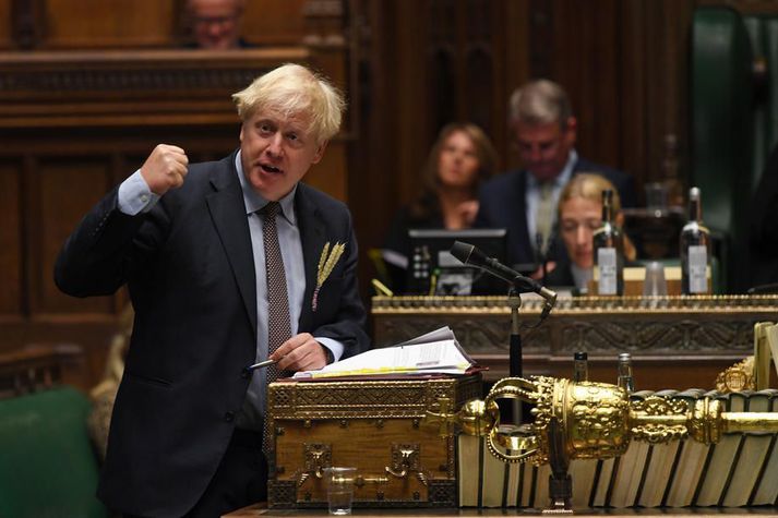 Johnson í fyrirspurnatíma á breska þinginu í dag. Útspil hans með einhliða breytingum á útgöngusamningi við ESB sem Bretar hafa þegar samþykkt er talið pólitískt eldfimt. Útlit er fyrir harðar deilur á milli Breta og ESB á næstunni.