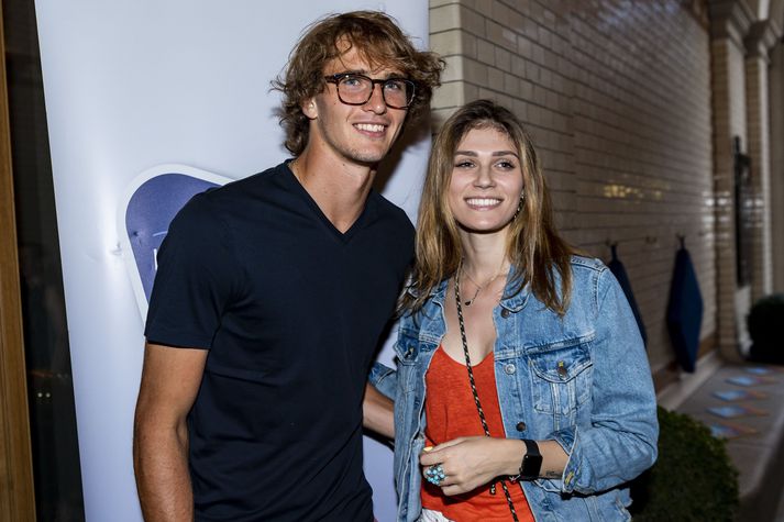 Alexander Zverev og Olga Sharypova sjást hér saman á meðan allt lék í lyndi.