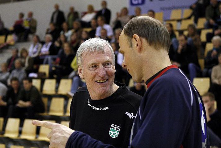 Anders Dahl-Nielsen er mikill Íslandsvinur. Hann sést hér á spjalli við Erik Veje Rasmussen hjá Árósum.