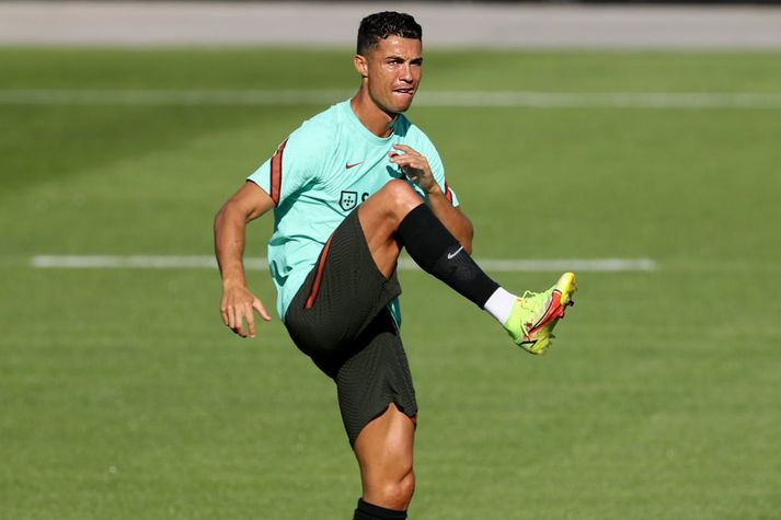 Ronaldo er þessa dagana með portúgalska landsliðinu fyrir komandi landsleiki. Hann hittir liðsfélaga sína eftir landsleikjahléið en óvíst er hvaða treyjunúmer hann mun bera.