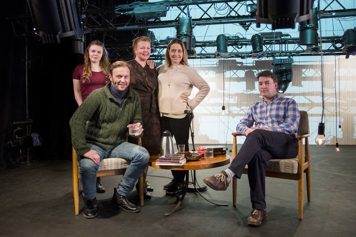 Leikhópurinn og stjórnandinn. Birna Rún Eiríksdóttir, Sveinn Ólafur Gunnarsson, María Heba Þorkelsdóttir, Edda Björg Eyjólfsdóttir og Friðrik Friðriksson.