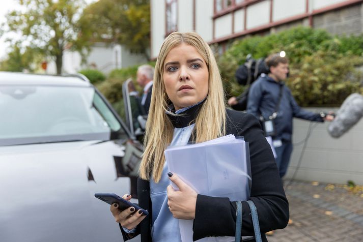 Áslaug Arna Sigurbjörnsdóttir er dómsmálaráðherra. Ráðuneytið skoðar nú mál fanga sem fluttur var alvarlega veikur á gjörgæslu Landspítala fyrr í mánuðinum og hefur legið þar þungt haldinn síðan.