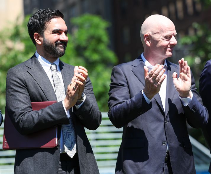 Gianni Infantino, forseti FIFA, ásamt Zohran Mamdani, borgarstjóra New York. Hún er ein keppnisborganna á HM sem bíður eftir fjármunum frá FIFA.