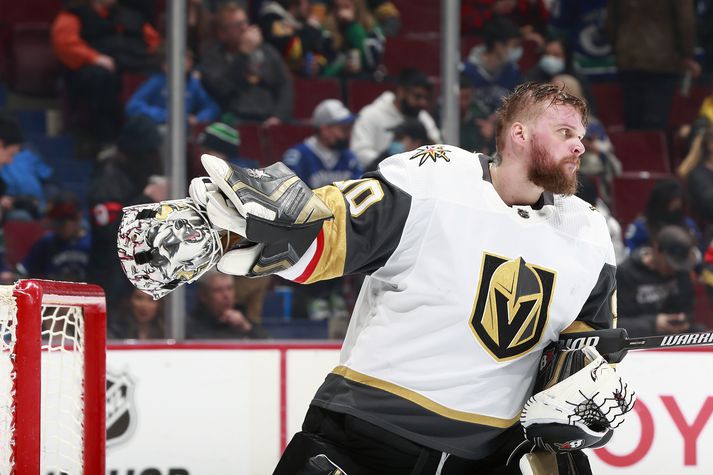 Robin Lehner sést hér í marki Vegas Golden Knights en hann hefur ekki farið vel með peningana sína.