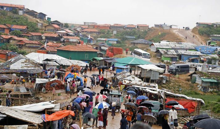 Byggðin er þétt í flóttamannabúðunum í Cox Bazar í Bangladess. Um milljón róhingja sem komu frá Búrma hafast þar við.