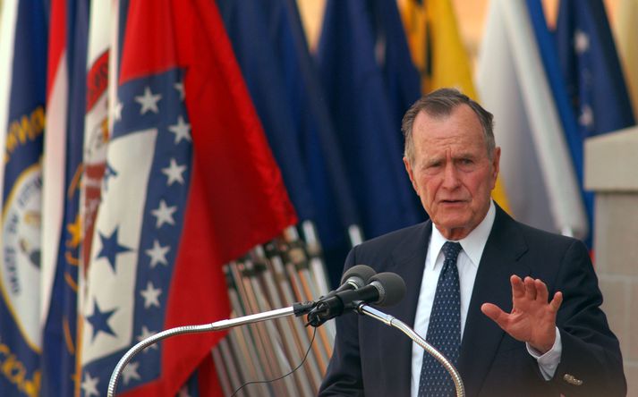 George H. W. Bush er látinn. Samúðarkveðjum og fögrum orðum um hann hefur rignt yfir fjölskyldu hans eftir að fregnir bárust af andláti hans.