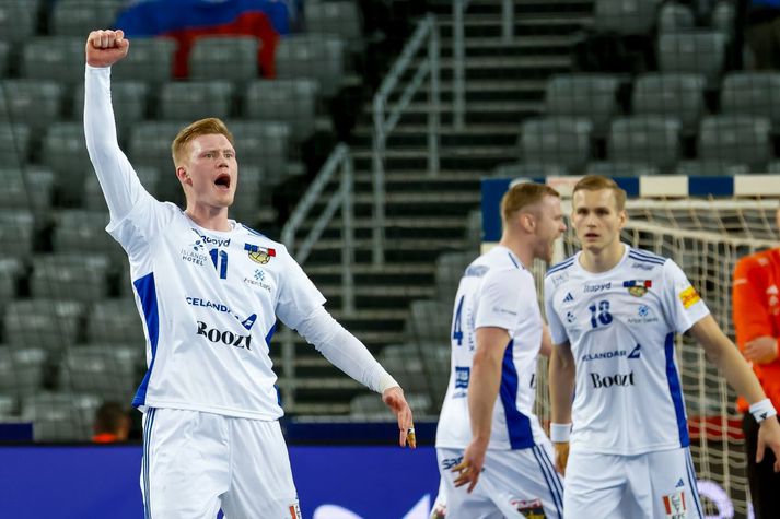 Ýmir Örn Gíslason er í íslenska hópnum þrátt fyrir að Logi Geirsson og Kári Kristján Kristjánsson hafi ekki valið hann í hópana sína.