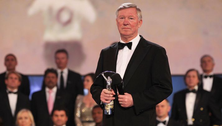 Ferguson tók við verðlaunum Charlton fyrir hans hönd.