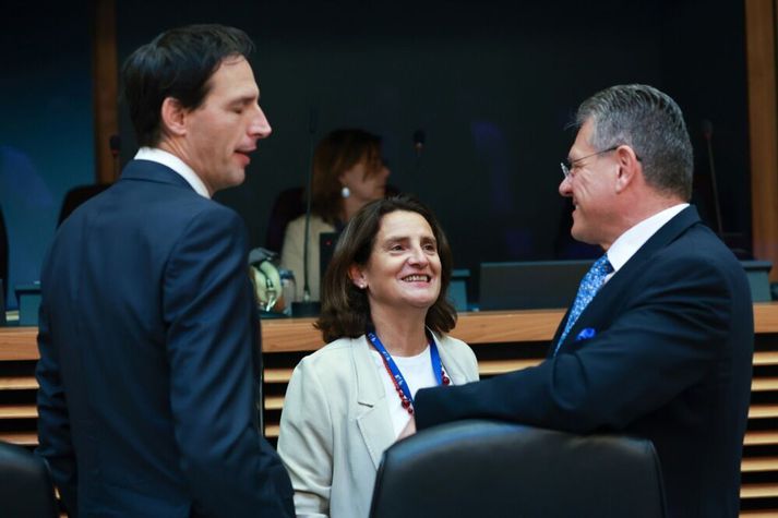Tveir æðstu stjórnendur loftslagsmála hjá Evrópusambandinu, Wopke Hoekstra (t.v.) og Teresa Ribera (f.m.) á vikulegum fundi framkvæmdastjórnar sambandsins í Brussel í morgun.