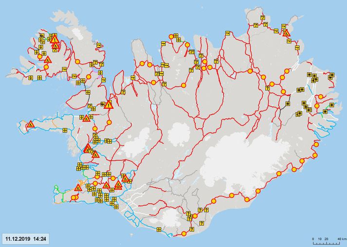 Vegir eru enn lokaðir víða um land.