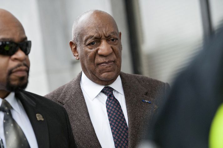 Bill Cosby á yfir höfði sér lífstíðarfangelsi en hann var dæmdur sekur um nauðgun á dögunum.