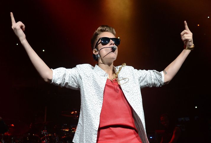 Bieber var illa haldinn af matareitrun á tónleikum sínum á sunnudag.