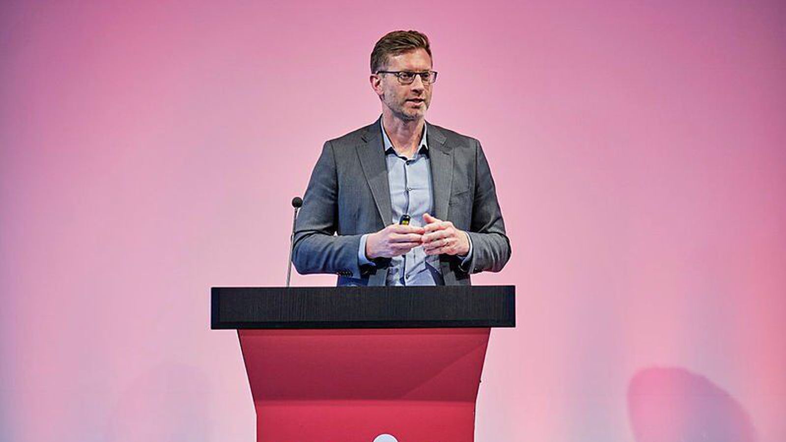 Stærsti er­lendi fjár­festirinn selur fyrir meira en milljarð í Ís­lands­banka