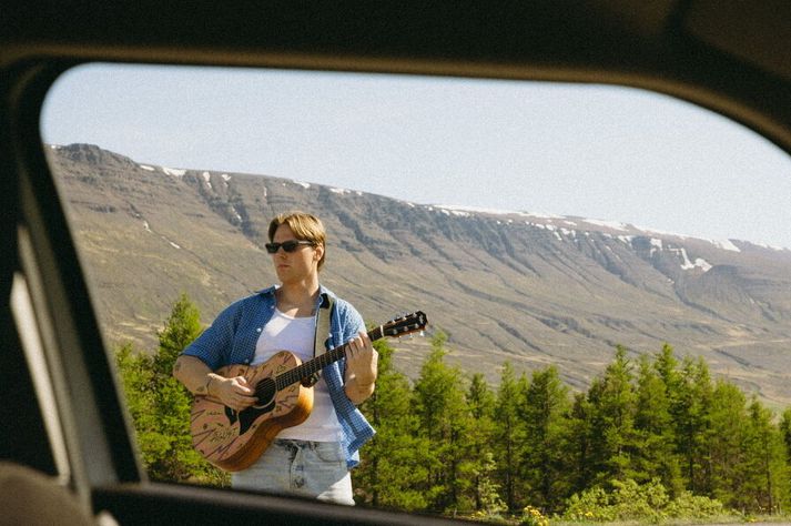 Ágúst Þór Brynjarsson var að senda frá sér lagið Á leiðinni. 