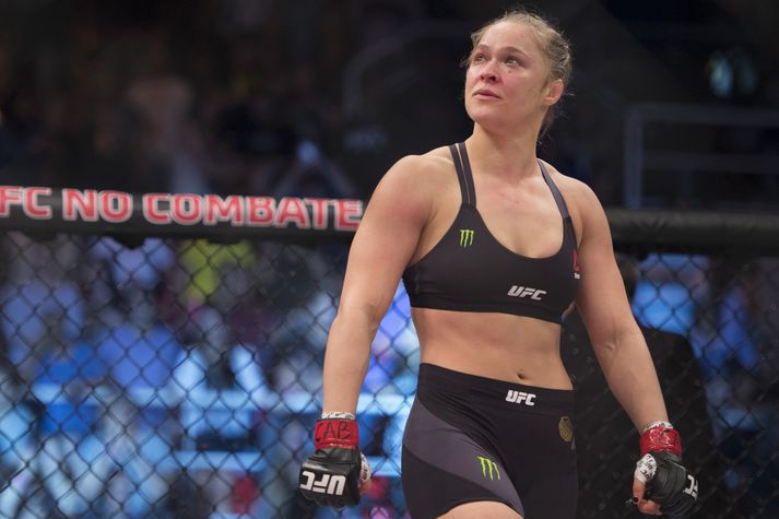 Rousey eftir síðasta bardaga, tók því varla að svitna enda rúmar 30 sekúndur.