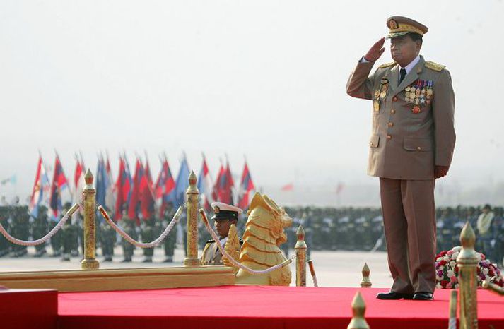 Than Shwe. Leiðtogi herforingjastjórnarinnar á „Degi hersins“ í gær.