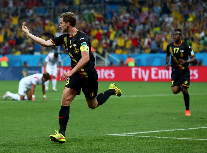 Jan Vertonghen fagnar sigurmarkinu.
