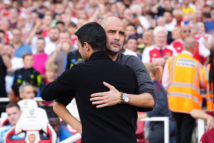 Mikel Arteta og Pep Guardiola unnu lengi saman hjá Manchester City en keppa nú um titilinn.