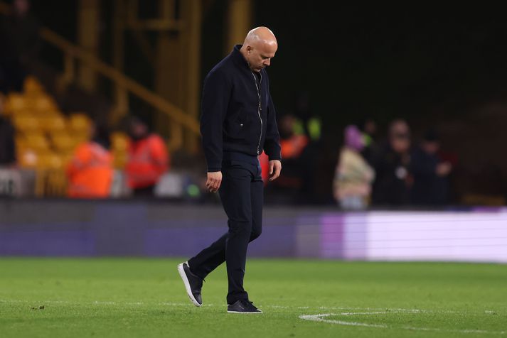 Arne Slot niðurlútur eftir leik kvöldsins.