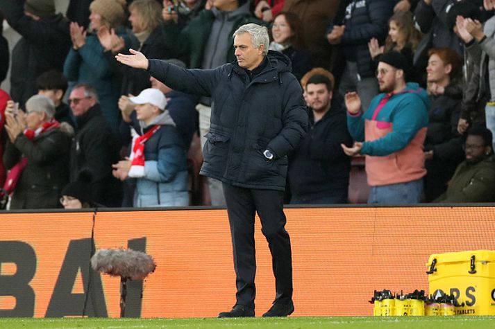 Mourinho á hliðarlínunni á dögunum.