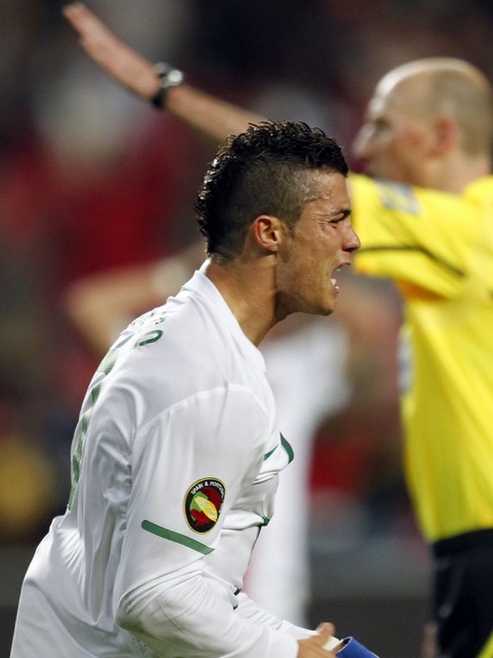Cristiano Ronaldo gat ekki leynt svekkelsi sínu þegar markið var dæmt af.