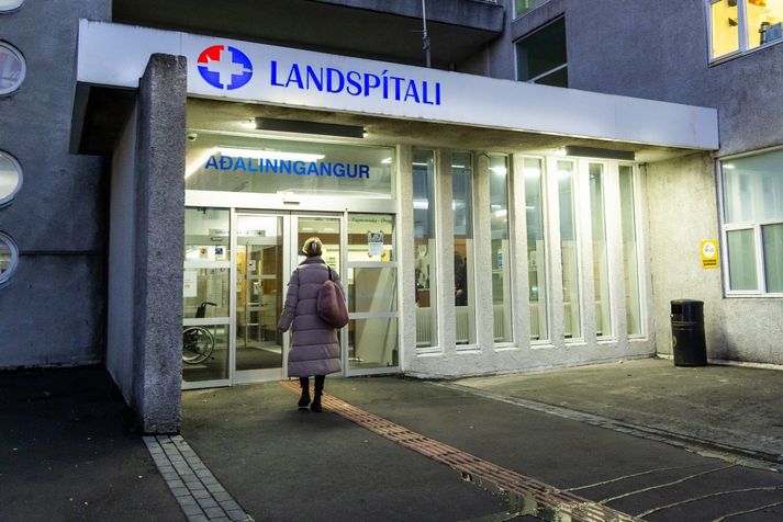 Covid sýktir starfsmenn Landspítala í einangrun eru nú 250 en voru 248 í gær.