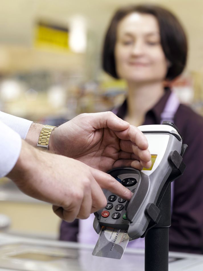 Fólk er beðið um að passa sérstaklega vel upp á kortin sín og PIN númer.