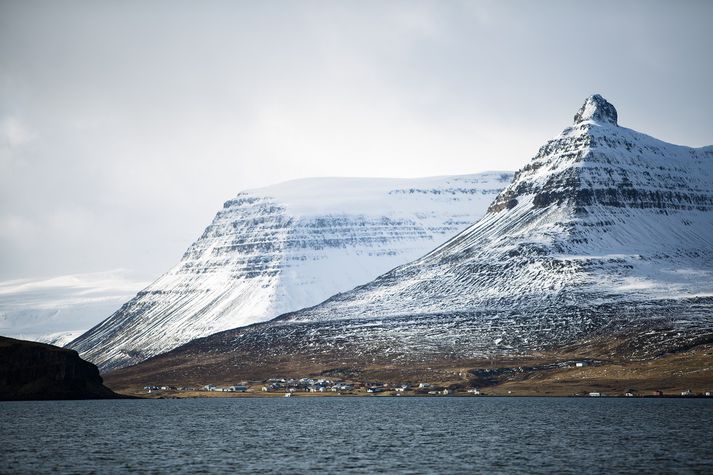 Hvatt er til þess að fylgst sé með upplýsingum sem settar eru inn á facebooksíðu þessa, sem og heimasíðum Vegagerðarinnar og Veðurstofunnar.