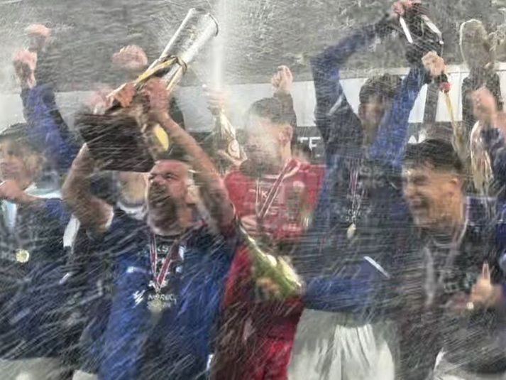 Leikmenn KÍ fögnuðu vel og innilega í kvöld eftir að hafa orðið tvöfaldir meistarar.