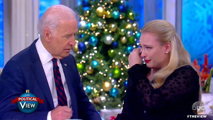 Joe Biden og Meghan McCain ræddu saman um krabbameinið og föður hennar í þættinum The View.