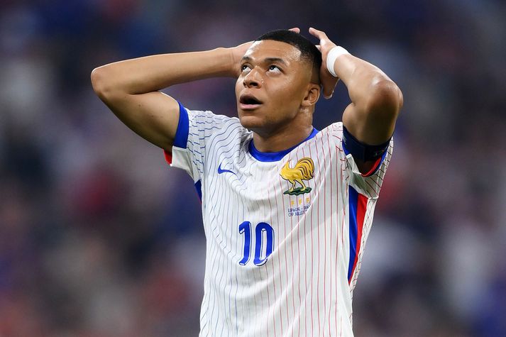 Kylian Mbappé var að sjálfsögðu mjög vonsvikinn eftir tap Frakka í undanúrslitaleik EM í gær.