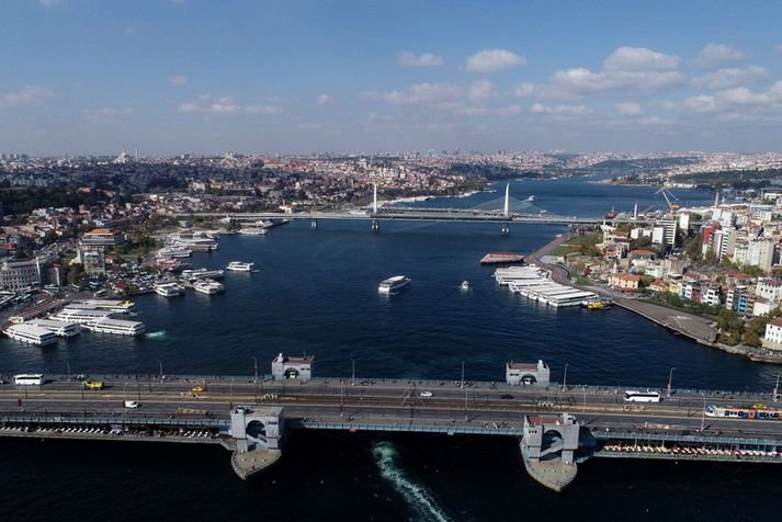 Bosporus er sundið sem skiptir Istanbul borg á milli Evrópu og Asíu en það tengir líka Svartahaf við Marmarahaf.