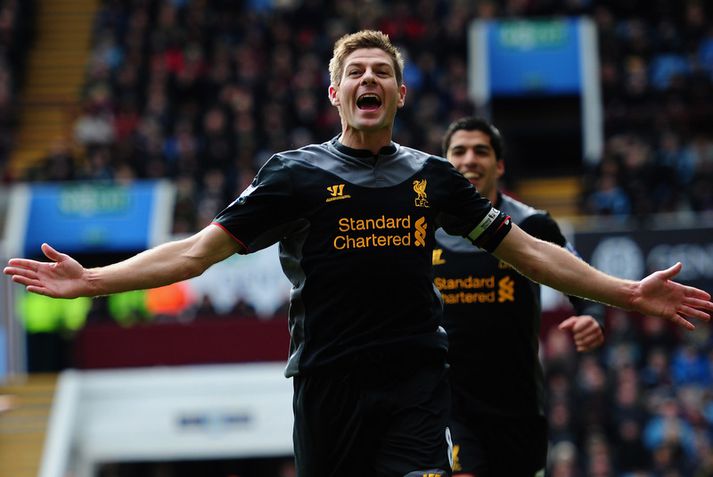Steven Gerrard fagnar hér marki Liverpool.