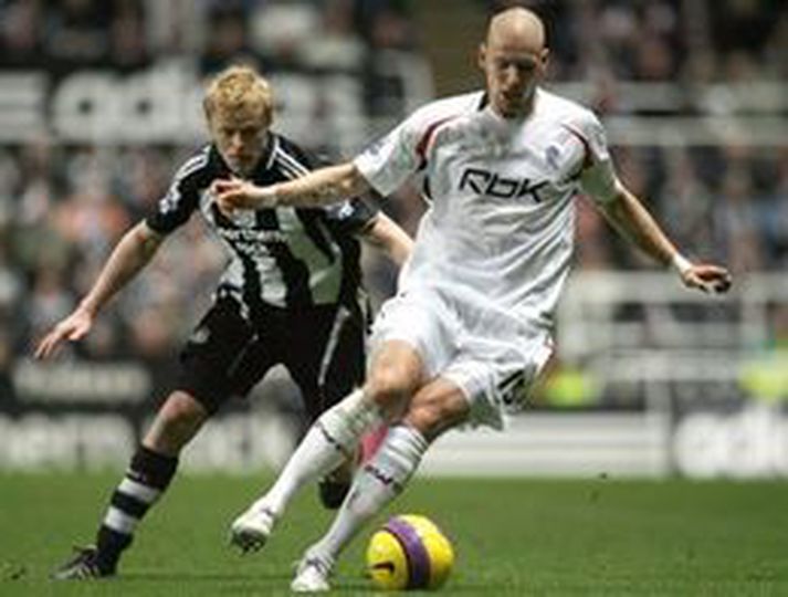 Damien Duff komst hvorki lönd né strönd í leik Newcastle og Bolton um helgina. Grétar Rafn Steinsson sá til þess.