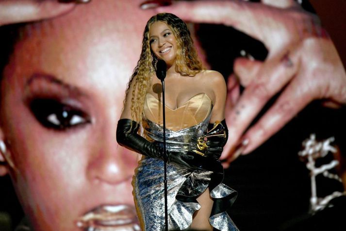 Beyoncé mætti seint en kom í tæka tíð til að taka á móti fjórðu Grammy-verðlaunum kvöldsins.